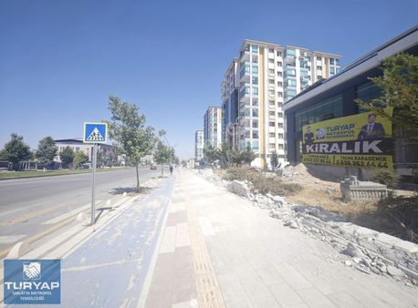 Turyap Metropol'den Yüzakın Cadde Üzerinde Kiralık Dükkan