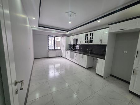 Kartepe,fatih Sultan Mehmet Mah. Bahçeşehir Koll. Civari, Çok Geniş 2+1 Sıfır Daire