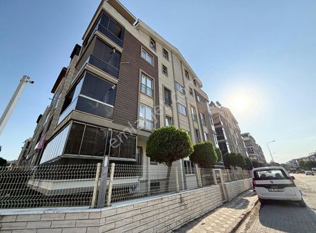 Parla'dan Güvenle Oturabileceğiniz Kapalı Otoparklı Havuzlu 1+0