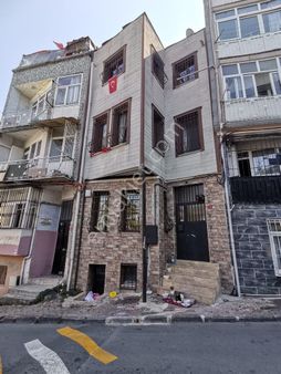 Tarihi Dokusu Korunarak Restore Edilmiş 5+2 Üç Katlı Müstakil Ev