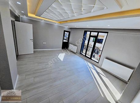 Sultangazi 50.yıl Mah. 2+1 100m2 Asansörlü Balkonlu Sıfır 1.kat