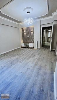 Sultangazi 50.yıl Mahallesi 2+1 100m2 Masrafsız Balkonlu 1.kat