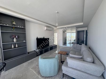 Girne Merkez'de Modern, Dağ Ve Deniz Manzaralı Full Eşyalı Satılık 2+1 Daire !!