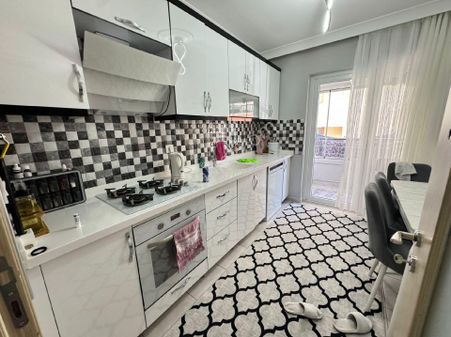 Karapürçek Eyüp Cami Yakınında Asansörlü 3+1 Y.giris A.daire Var. Kombi Vesiyer C.balkon Full