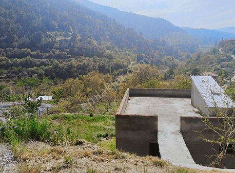 Yenikuruderede 235m2 İçinde Kısmi Tamamlanmış Evi Olan Bahçe