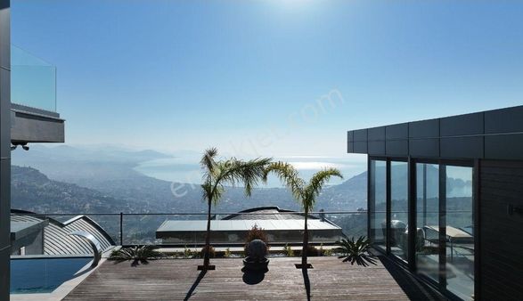 Alanya Tepe Mah.deniz Kale Manzaralı Havuzlu Asansörlü Ultra Lüks Villa