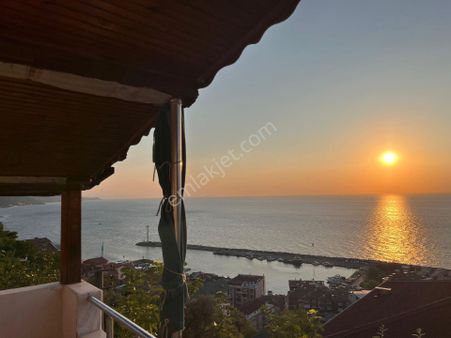 Yalova Esenköy'de Muhteşem Deniz Manzaralı 3 Katlı Müstakil Ev