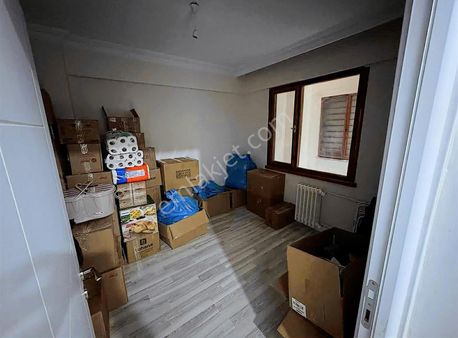 Engin Erdem'den Merterde 25 Yıllık Binada 3+1 Satılık Daire