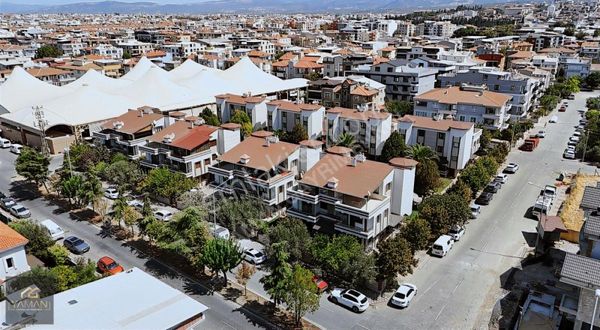 Akhisar Atlıhan Villaları'nda Satılık 3+1 Tripleks Villa.