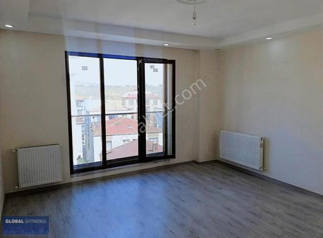 Global'den Marmaray'a Yürüme Mesafesinde Genç Bina'da 2+1 Daire