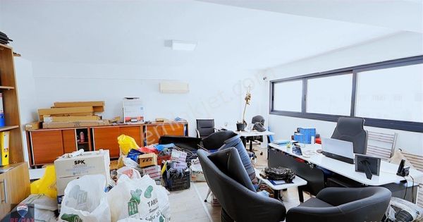 Karşıyaka 'da Satılık Dükkan