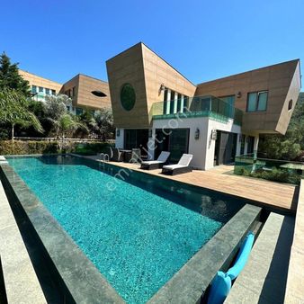 Bodrum Torba’da 1 Dönüm Arsa İçinde 6+1 Satılık Müstakil Villa