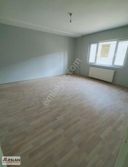 Kocaeli Körfez İlimtepe Mahallesi'nde Barışkent Sitesi'nde 2+1