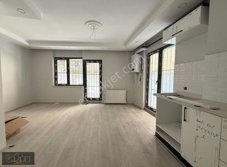 Cadde Emlak Cumhuriyet Sıfır Süper 1+1 Satılık Bahçe Katı Daire