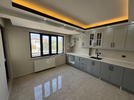 Kuzey Emlaktan Laleli Düğün Salonu Civarı 0 3+1 Daire !!!