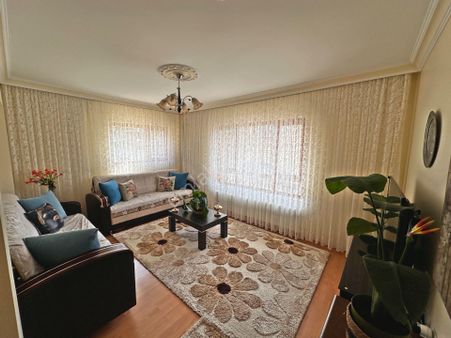 Bahçeleriçi Mahallesinde Belediye Yakınında 4+1 Satılık Daire