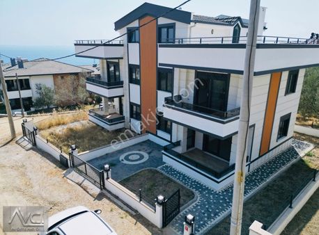 Avcı'dan Altınoluk Deniz Manzaralı Tripleks Sıfır 4+1 Villa