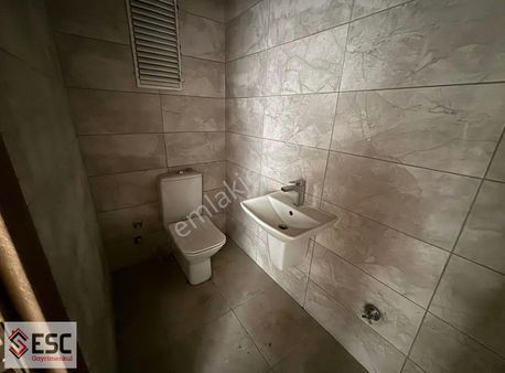 Esc'den Karaduvar Toki'de Satılık Dükkan Esc2053