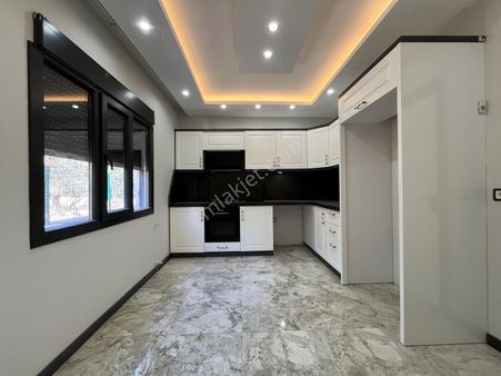 Arya'dan Zeytinli'de Ayrı Mutfaklı Geniş Bahçeli 3+1 Villa