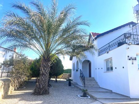 Girne Esentepe’de Dağ Ve Deniz Manzaralı, Müstakil, Özel Havuzlu 4+1 Satılık Villa !!