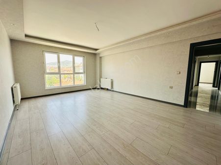 Önder Mahallesinde Full Yapılı Ebeveyn Banyolu Asansörlü 3+1 Ara Kat Satılık Daire