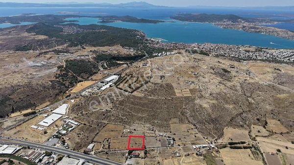 Ayvalık 'ta Anayola 2.parsel Satılık Tarla