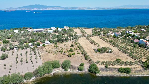 Aliağa Çaltılıdere’de Satılık Denize Sıfır Yatırımlık Tarla