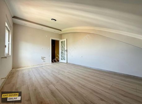 Yeniköy'de 4+1 Geniş Kullanışlı Sıfır Asansörlü Dubleks