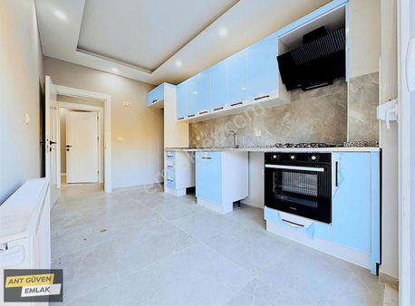 Bahçeyaka'da Kapalı Otoparklı Doğalgazlı 3+1 Sıfır Daire