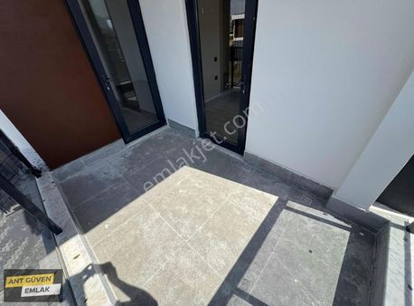 Bahçeyaka 3+1 135 M2 Ebeveyn Banyolu Geniş Otoparklı