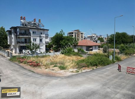 Yeniköy Merkezde Belediye Arkası Köşe Başı Caddeye 2.parsel