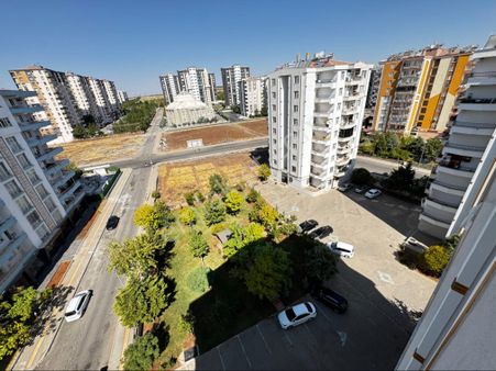 75 Caddesine 2. Paraelde Satılık Daire