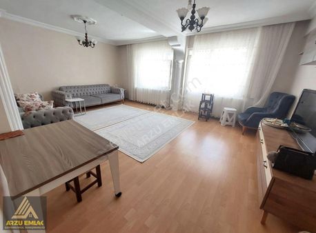 Arzu Emlaktan Yunusemre Mah Satılık 3+1 İki Balkonlu 1.katdaire