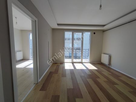 Esenyurt Siteler Bölgesinde Satılık 1+1 Ara Kat Daire