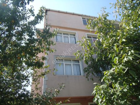 Uzunköprü Atatürk Mahalesinde Satılık 530 M2 Arsa 4 Katlı Bina.