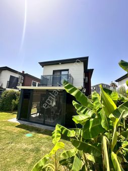 Davutlar'da Site İçerisi'nde 3+1 Müstakil Satılık Villa