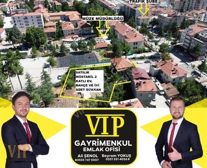 Şehir Merkezi 807 M²arsası 2 Katlı Ev Bahçeli Ve 2 Adet Dükkan