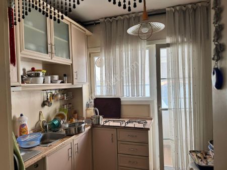 İzmirspor Metro Yakını Köşe 2+1 Arakat Daire