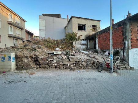 Dikili İsmetpaşa Mah. Merkezinde Satılık 157 M2 Arsa