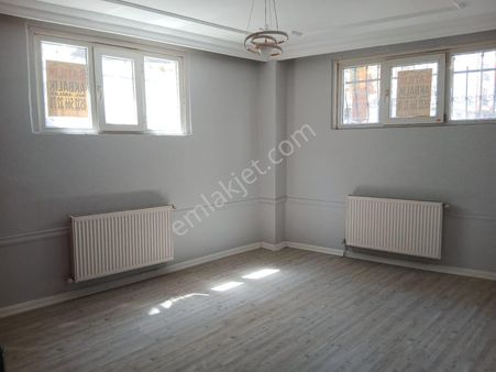 Eseyurt Talatpaşa Mahallesinde Satılık 2+1 Köşebaşi Daire