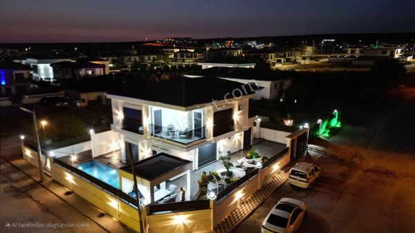 Didim Efeler Mahallesi’nde Köşe Konumlu, Tam Müstakil, Havuzlu Villa