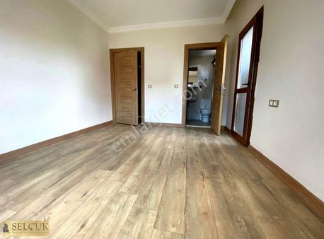 Selçuktan Muradiyede 23 Nisan Parkı Yanı 2+1 Satılık