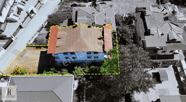 Akyazı Mah.hilton Otel Yanı 3 Katlı Bahçeli Müstakil Villa