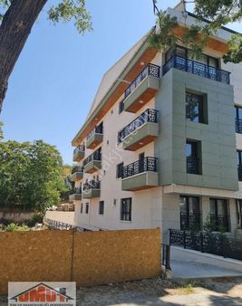 Beşevler Metrosuna Çok Yakın Katta 1+1