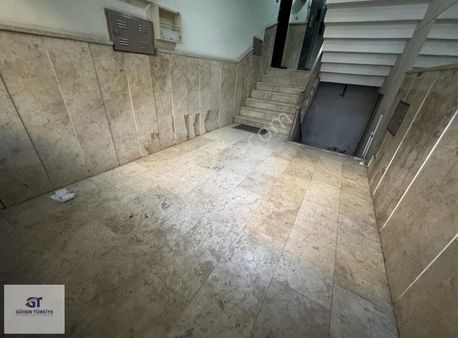 Cadde Üzerinde Bahçeli Geniş 4+1