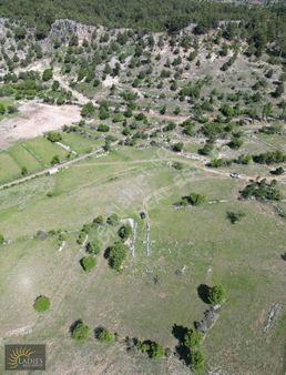 Denizli Çameli Ayvacık'ta Yayla Da Nezih Bir Tarla