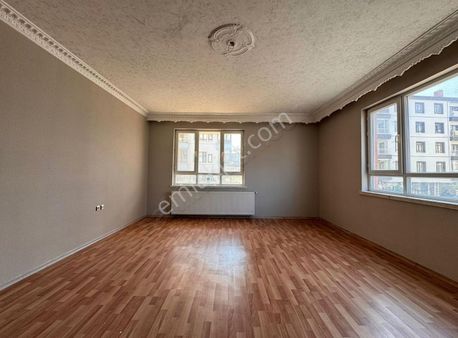 Ascelik"den"ufuktepe Cd Yani Asansörlü Kat Konumunda Balkonlu !!