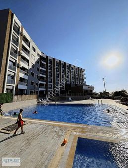 Kuşadası Kadınlar Denizinde Havuzlu Sitede Satılık Daire