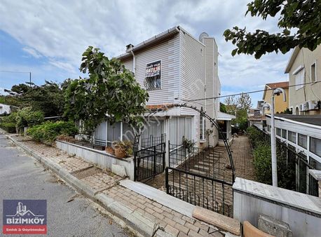 Silivri Bizimköyde 200 M Tripleks Bahçeli Müstakil Satılık Villa