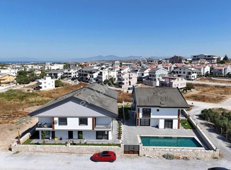 Havuzlu Site İçerisinde Satılık Sıfır Villa